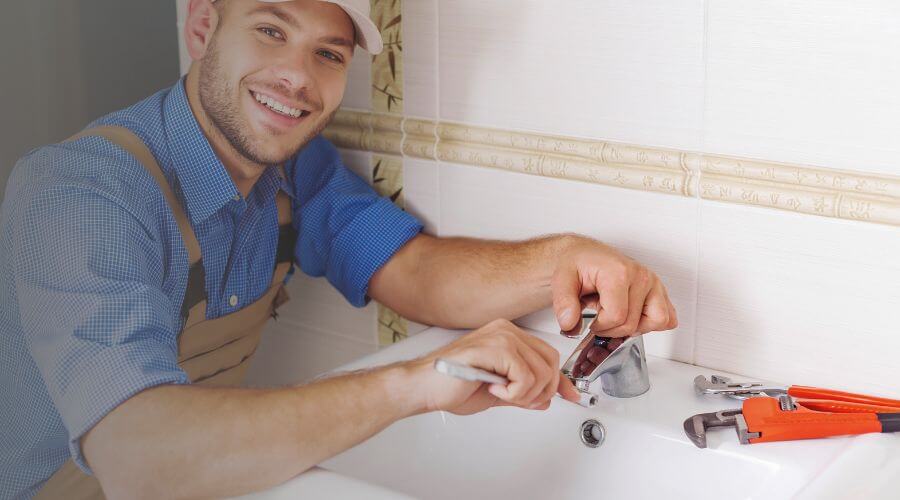 Expert burst pipe repair services in Carbondale, KS